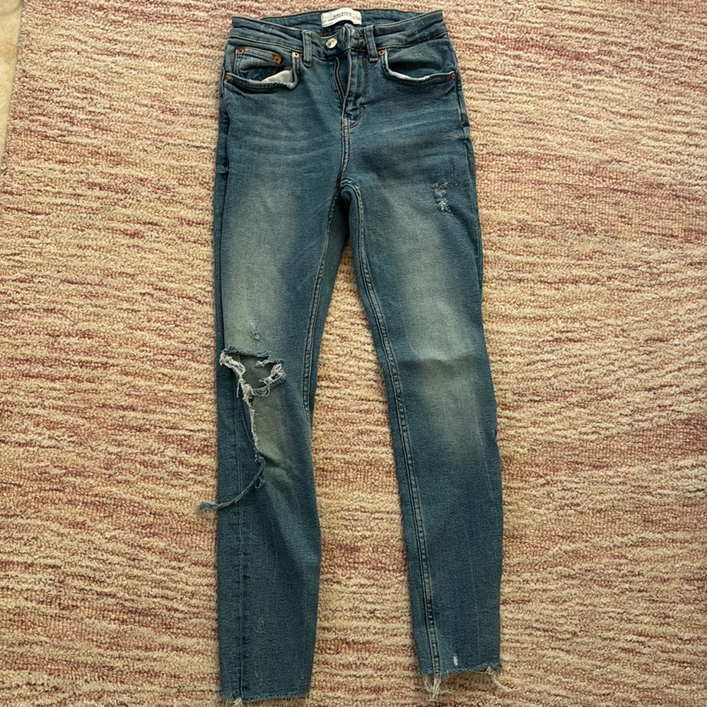 Zara light wash high waisted skinny jeans size 4